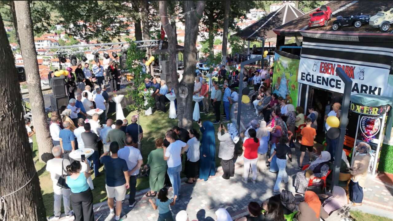 Kavaklıdere'de Yenilenen Esenpark ve Cafe Restaurant Hizmete Açıldı 9